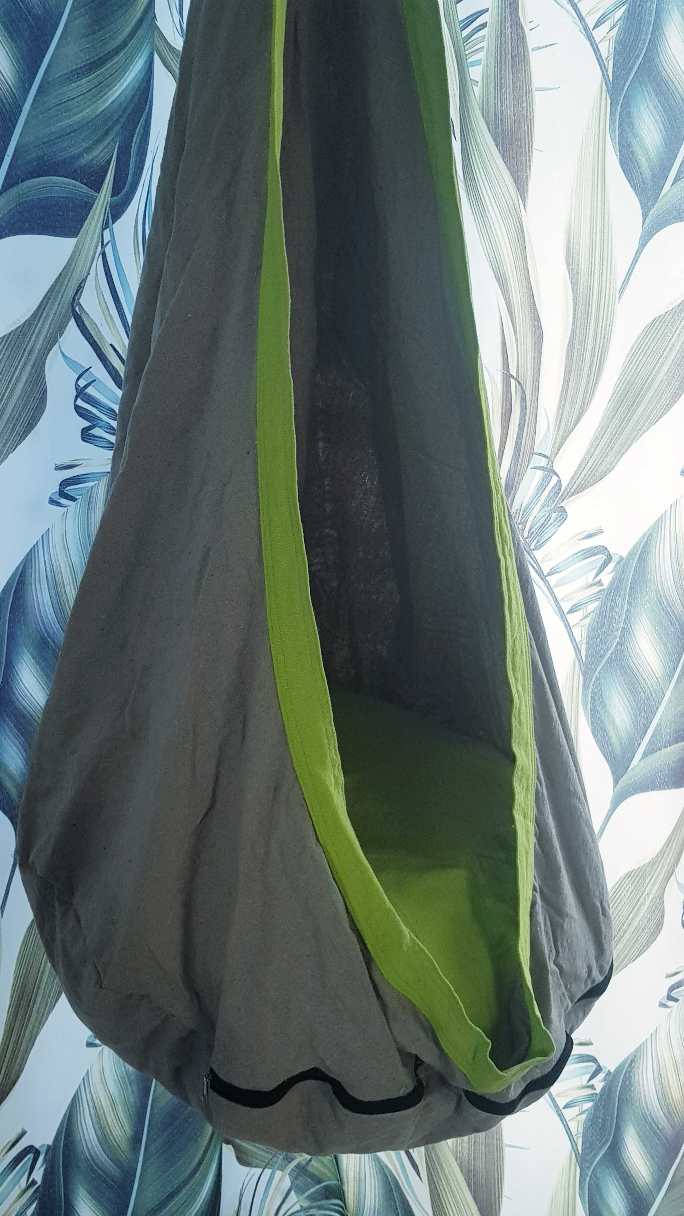 Nowy szaro-zielony kokon wiszący