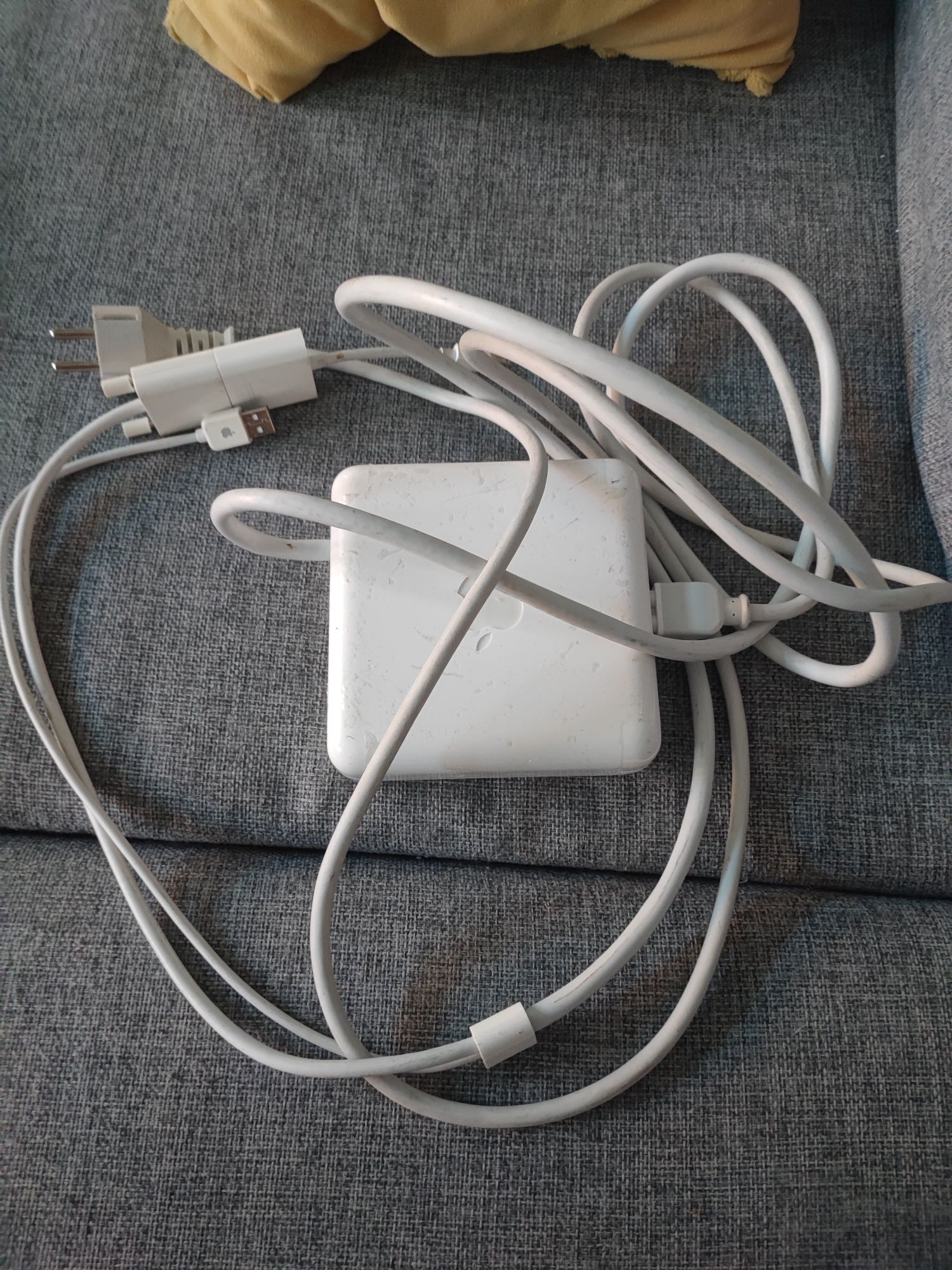 B125 Oryginalny zasilacz Apple A1006 do monitora kinowego DVi to ADC A
