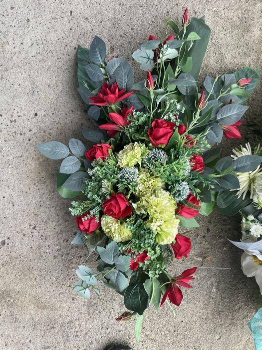 wiązanki cmentarne sztuczne kwiaty