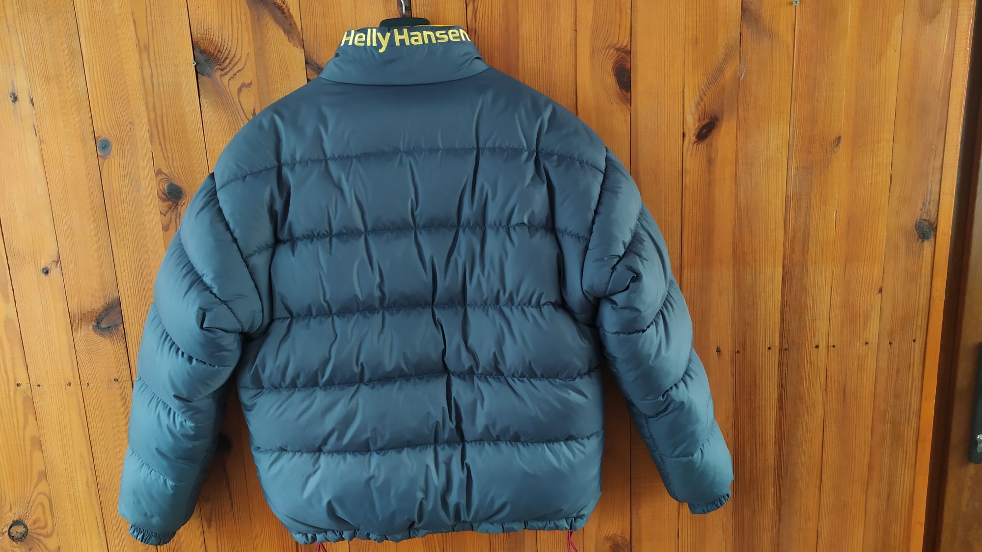Зимова куртка,пуховик Helly Hansen