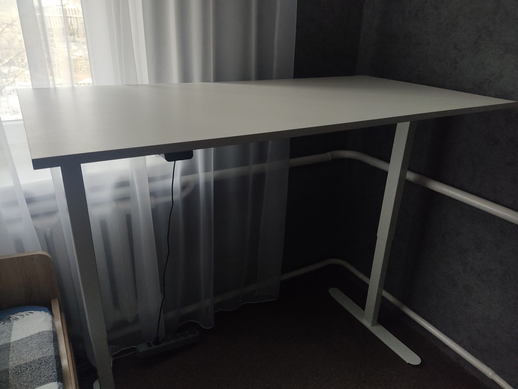 Стіл з регулюванням висоти SVANEKE 70x140см білий