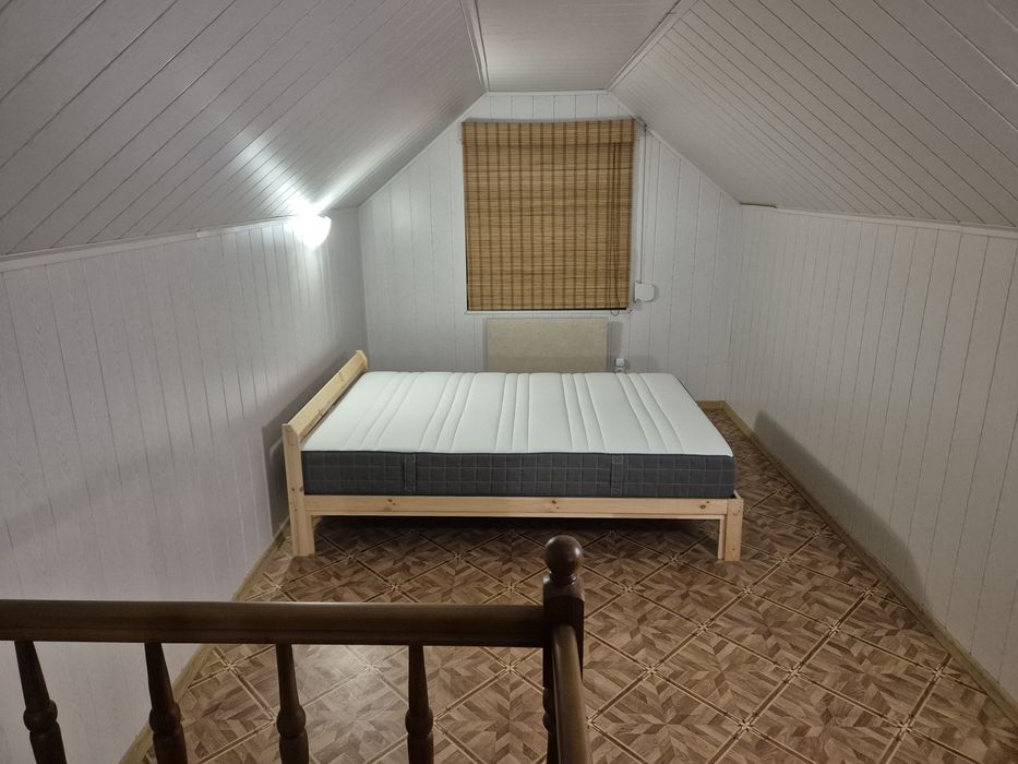 Дача біля річки Дніпро