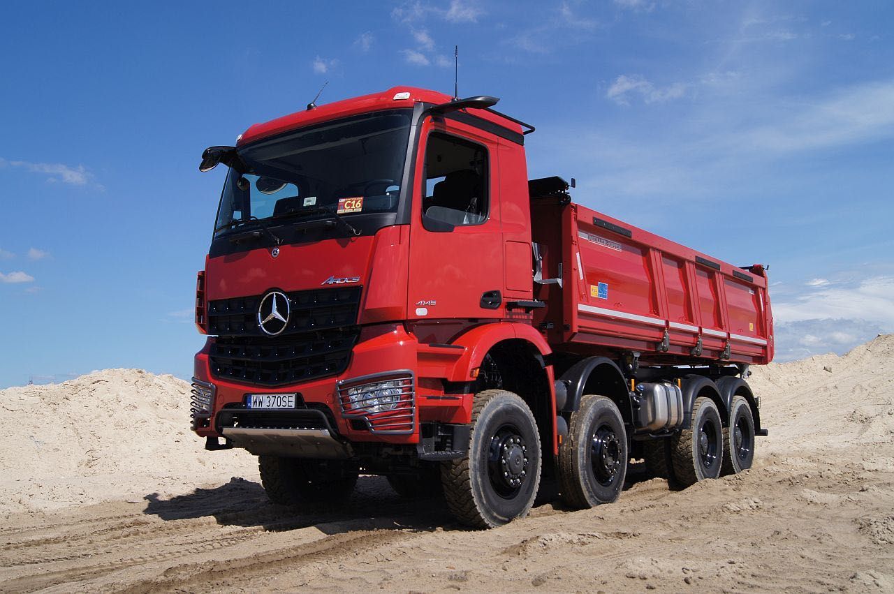 Usługi transportowe Kraków wywrotka 4 osiowa transport ziemia,piasek