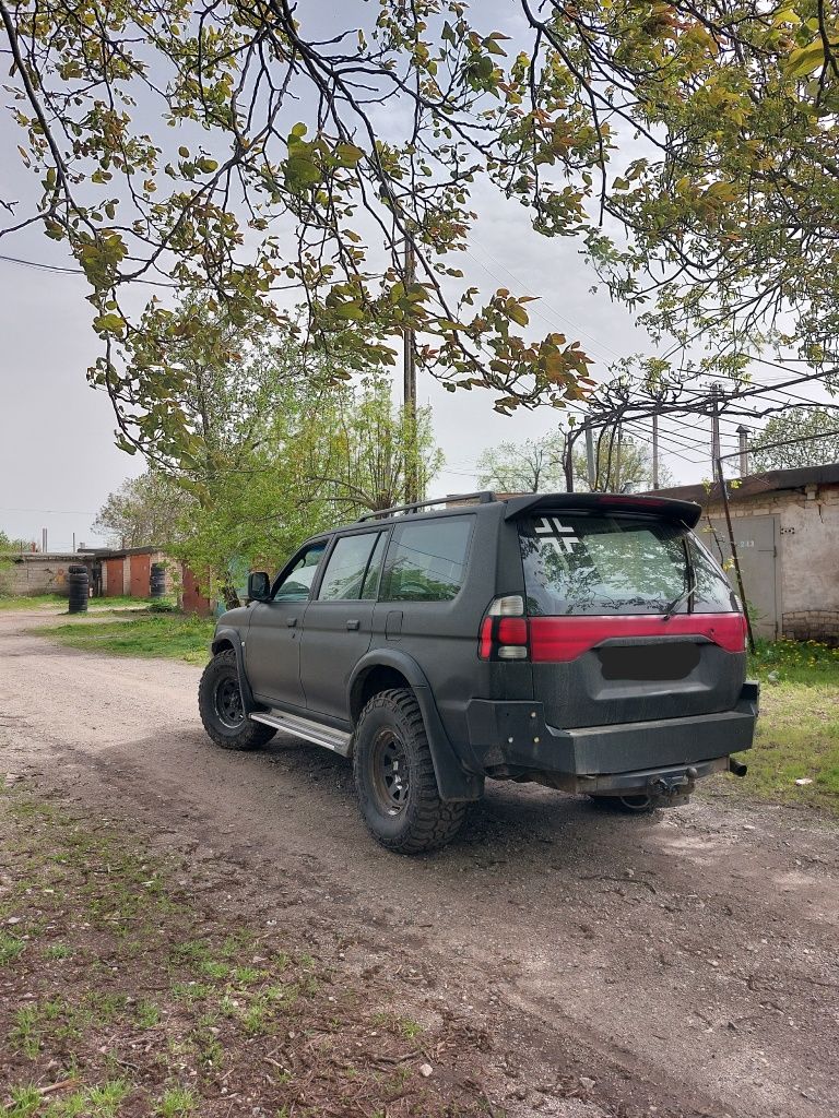 Mitsubishi pajero sport 2.5tdi