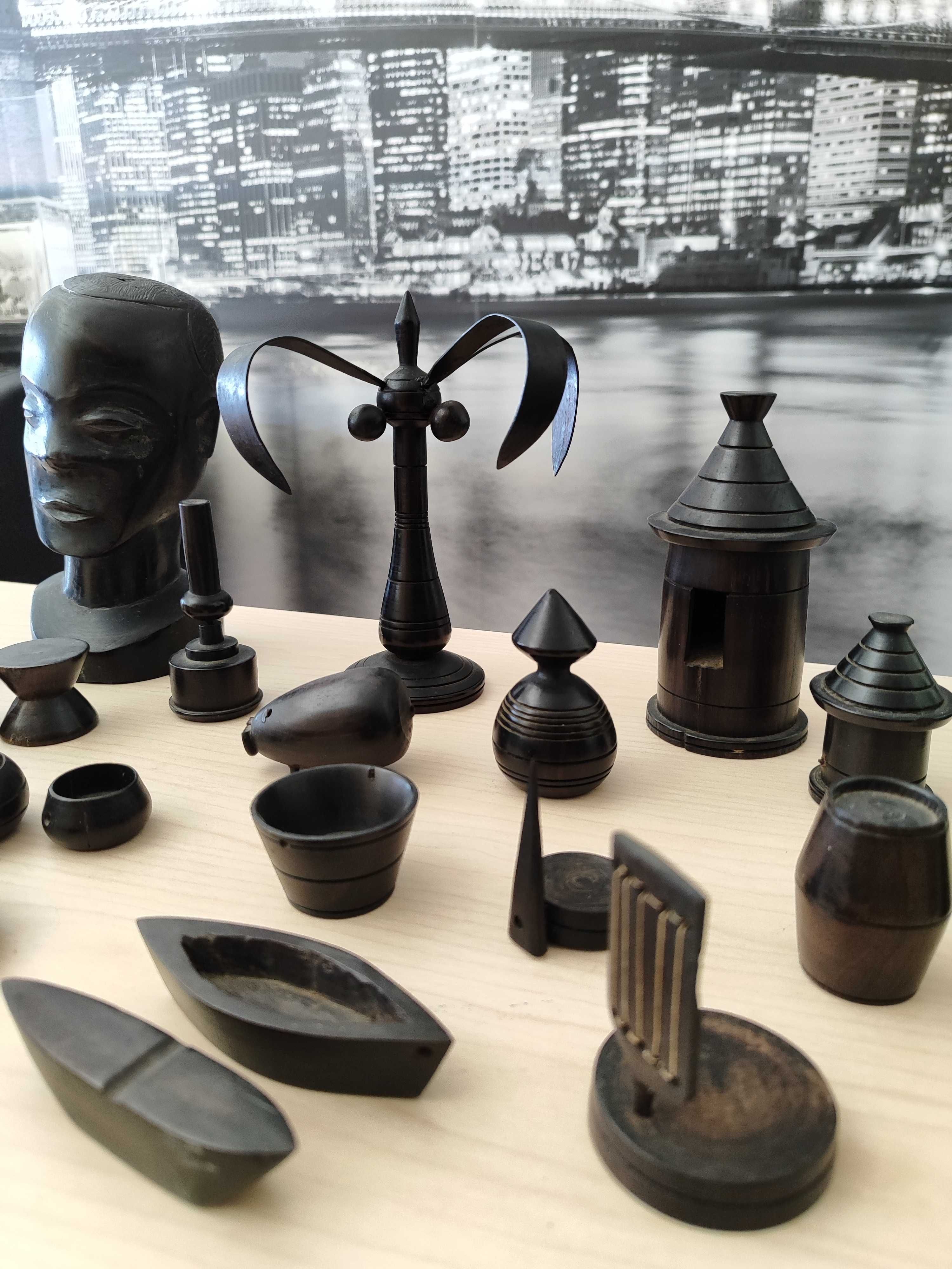 Peças decorativas em pau preto - aldeia indígena