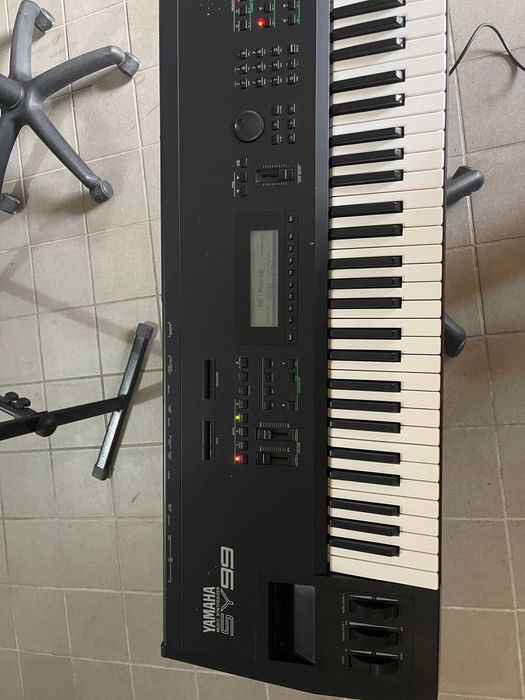 Vendo Sintetizador Yamaha SY99,