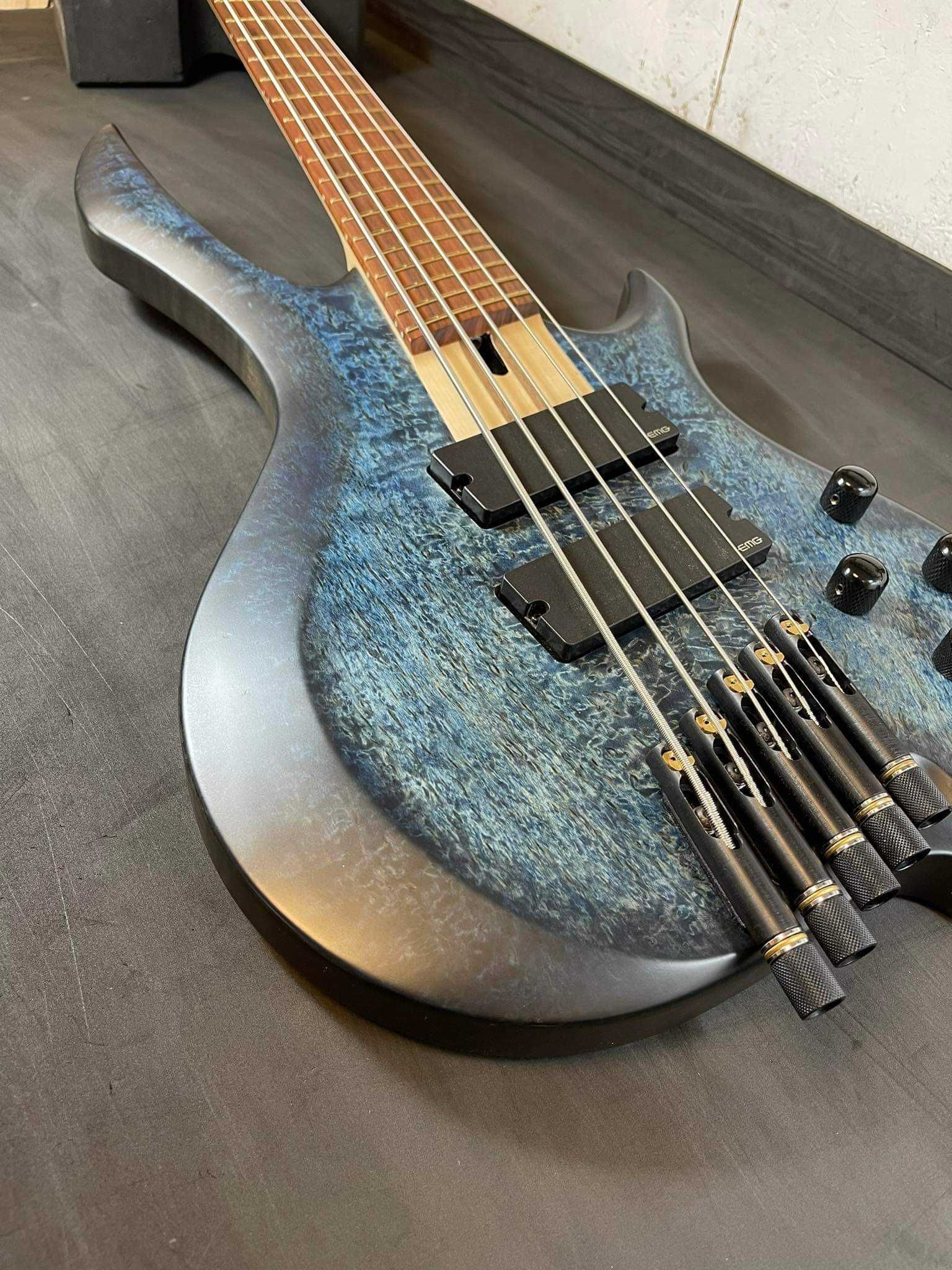 Headless custom bass bezglówkowiec