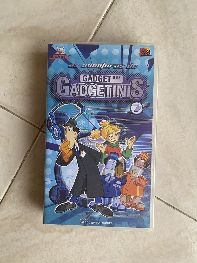 Caixa com cassetes de desenhos animados
