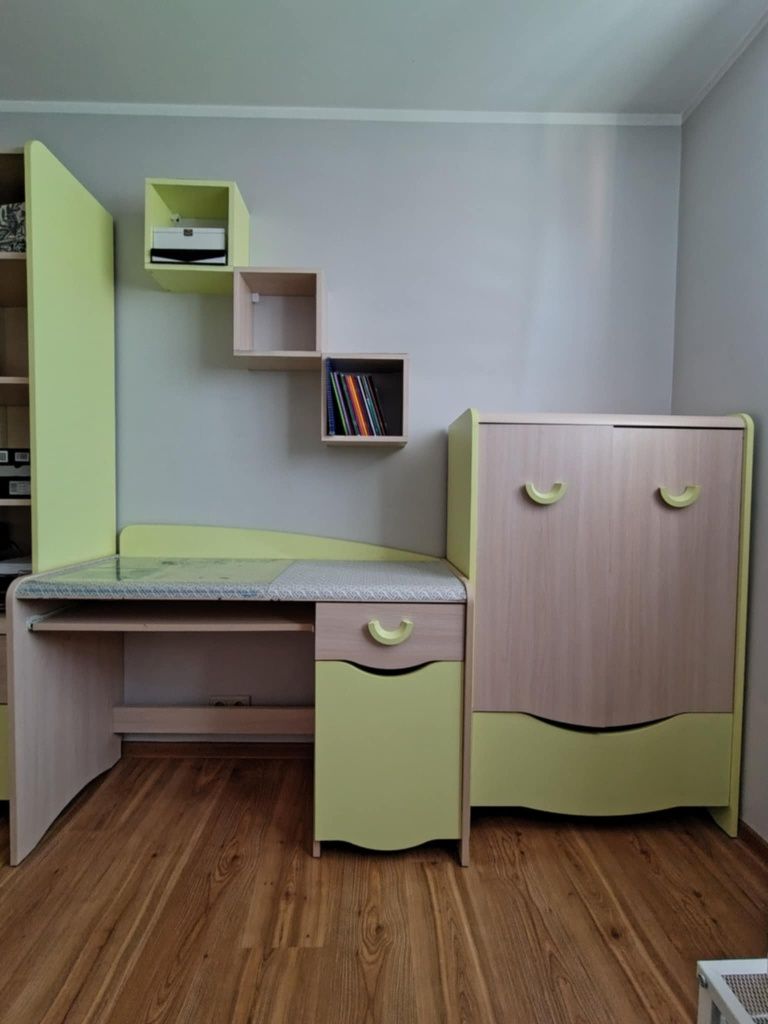 Zestaw mebli do pokoju dziecięcego