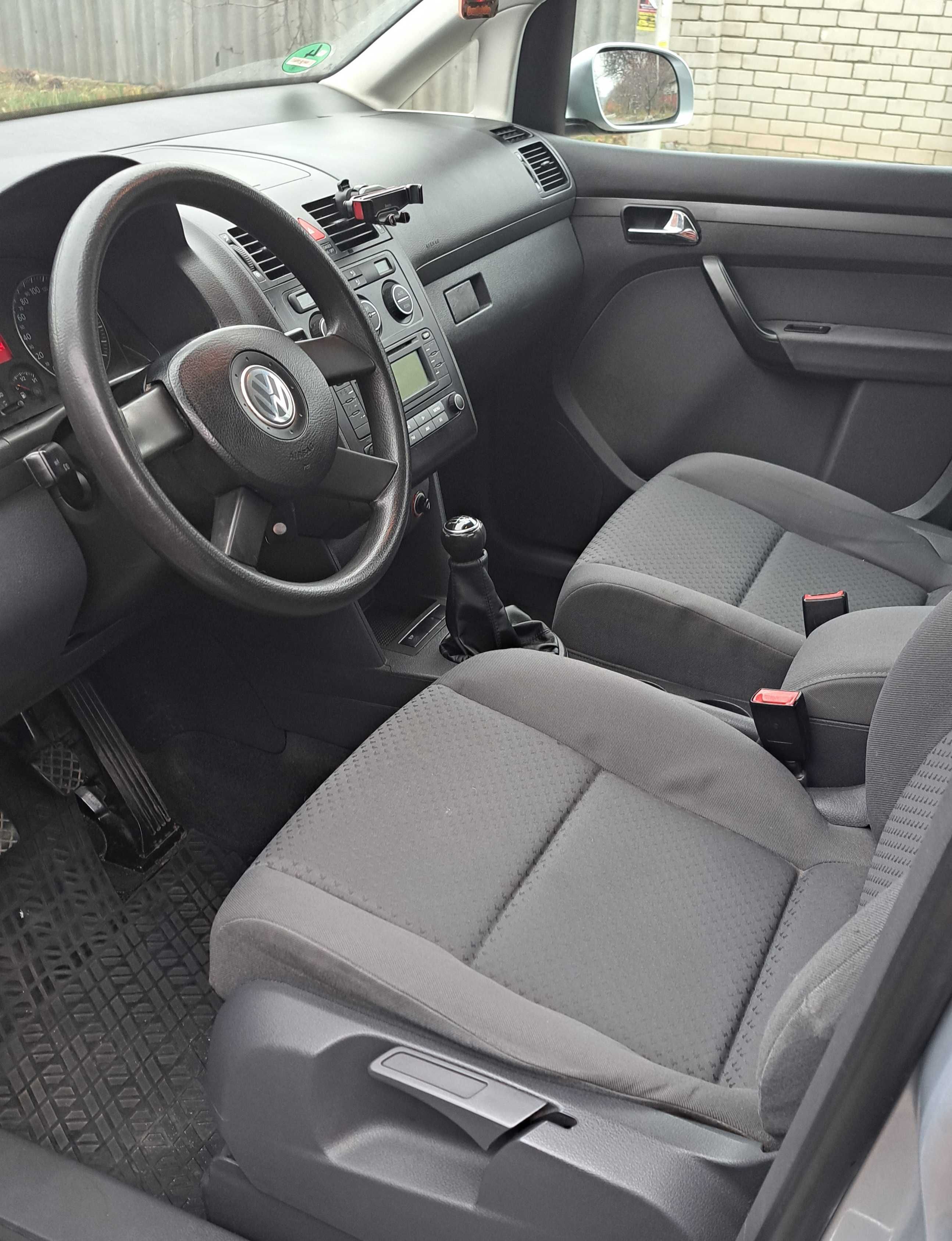Volkswagen Touran 1, 6 бензин 2004 рік з Німеччині у гарному стані.