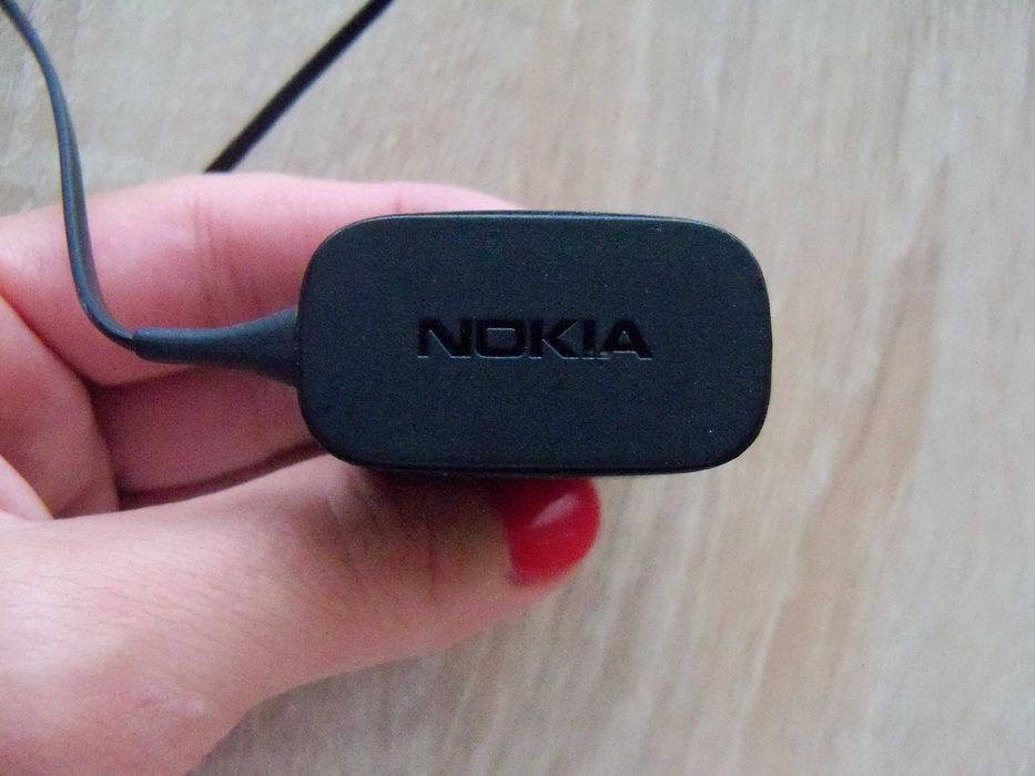 Ładowarka Nokia z cienkim bolcem