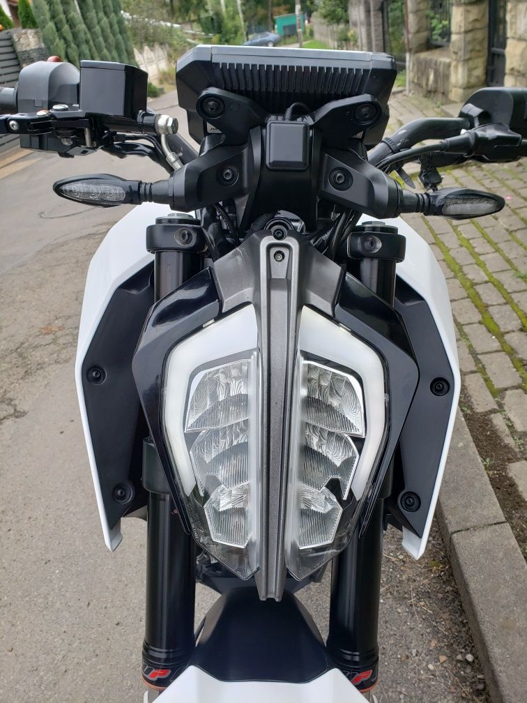 Мотоцикл KTM Duke 390i