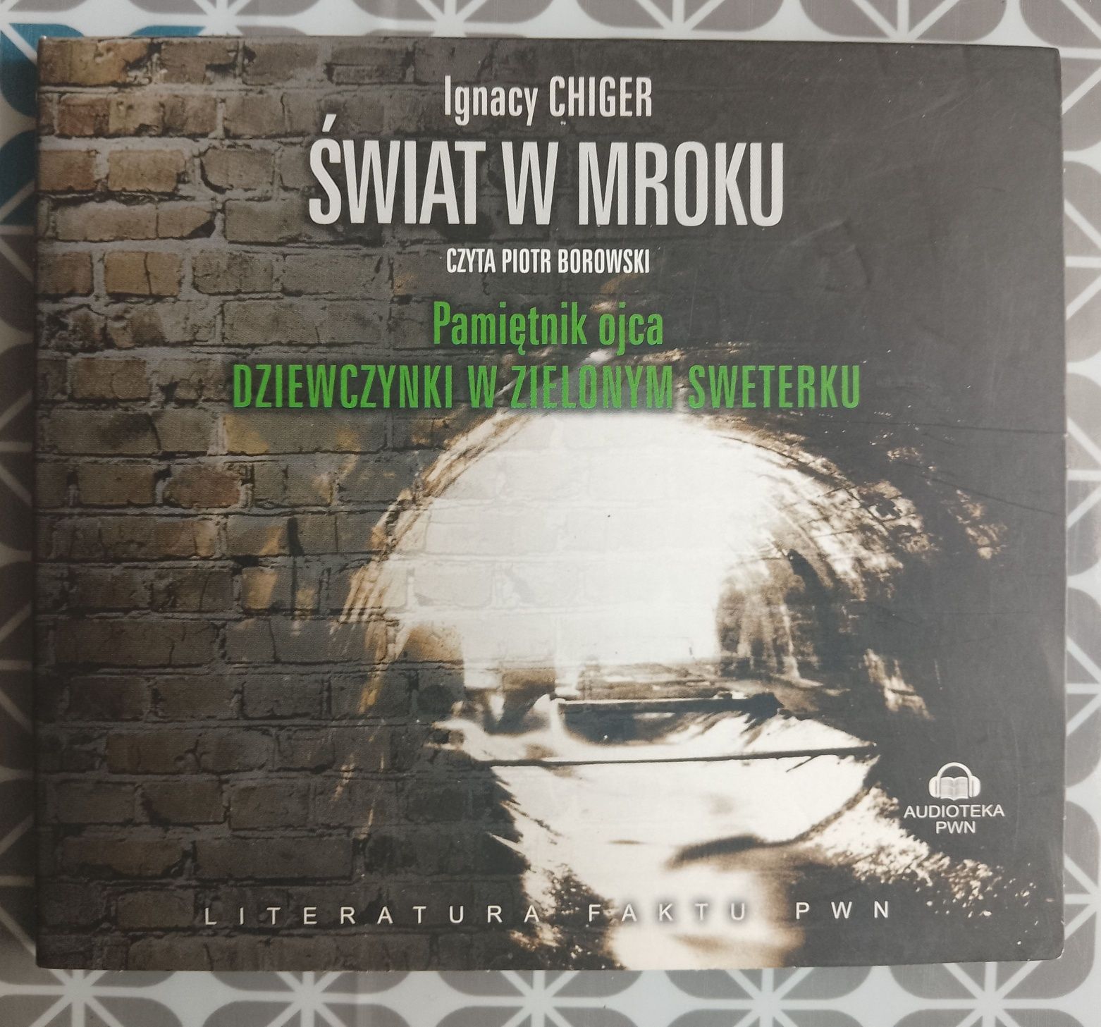 "Świat w mroku. Pamiętnik ojca "Dziewczynki w zielonym sweterku""