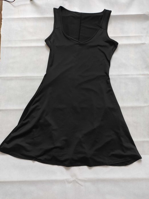 Czarna prosta sukienka damska M