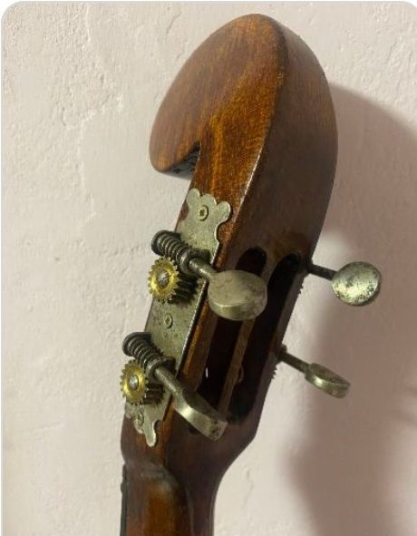 Музичний інструмент домра контрабас