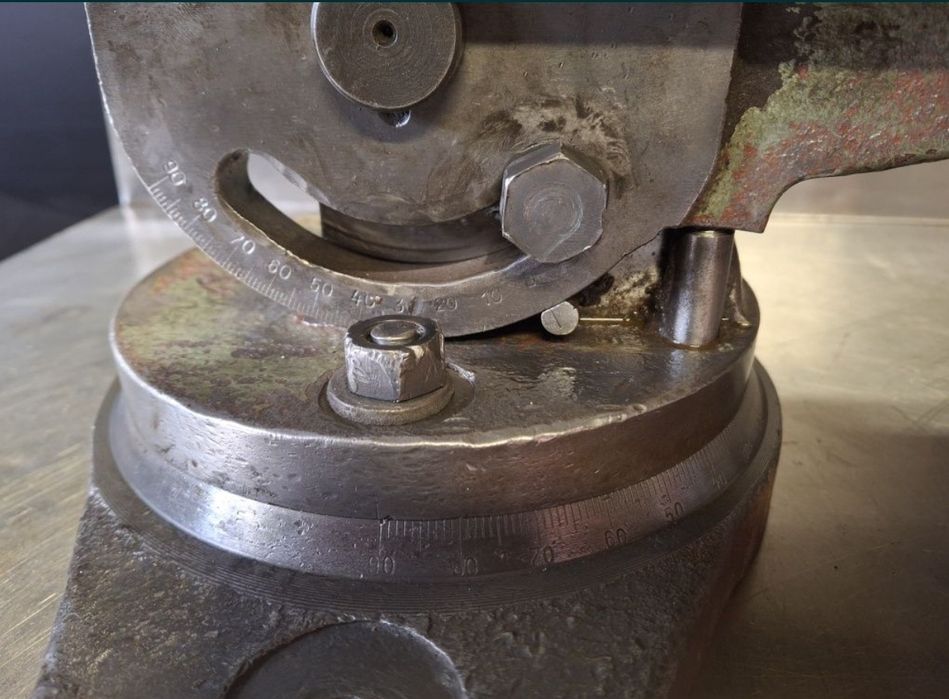 Imadło maszynowe uchylne obrotowe 150 wiertarka
35kg wiertarka frezar