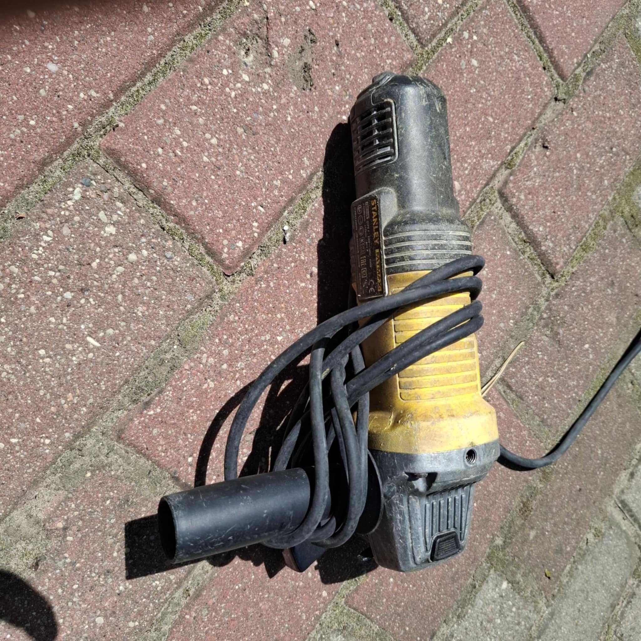 Szlifierka kątowa Stanley FMEG220
