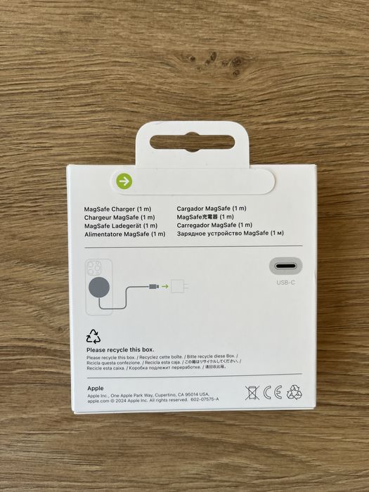 Нова швидкісна бездротова зарядка Apple MagSafe для iPhone 16 (MX6X3)