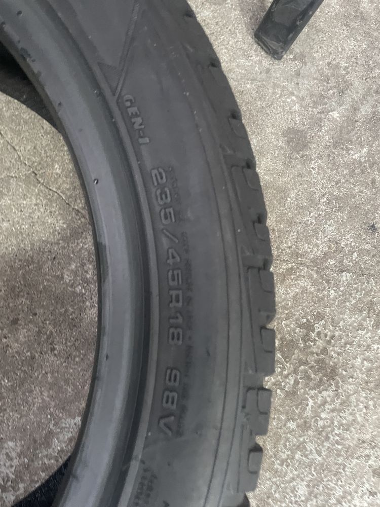 235/45R18 98V Goodyear ug Performance (1szt)