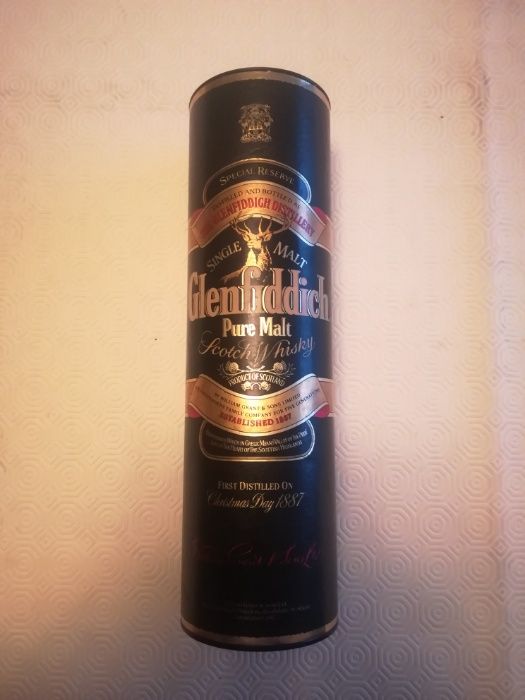 Lata em cartão de Glenfiddich - Pure Malt Scotch Whisky