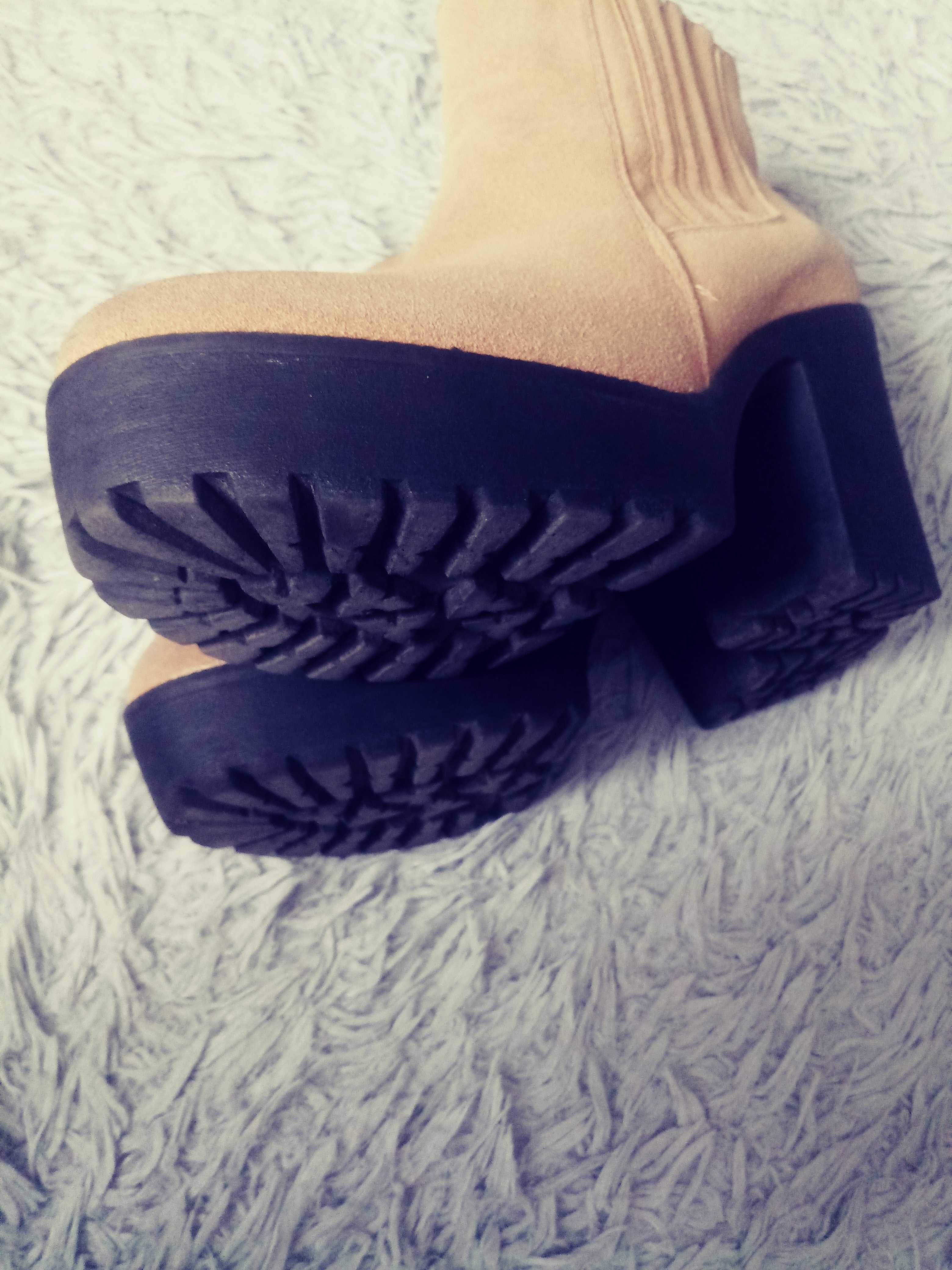 Buty zamszowe Cropp 39