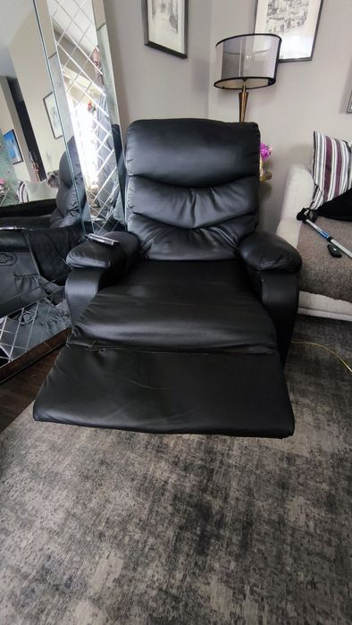 Cadeirão reclinável.