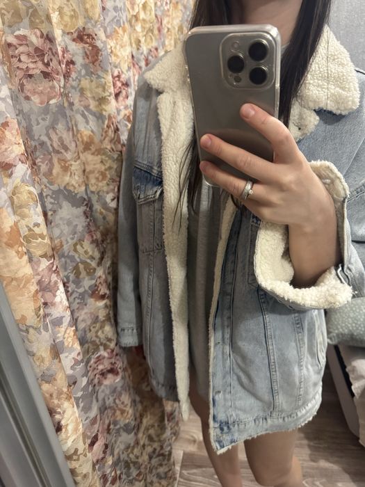продам крурточку  джинсовую oвер bershka