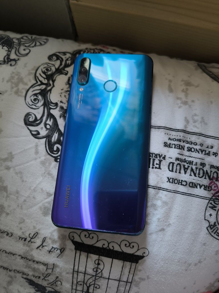 Huawei P30 lite все працює