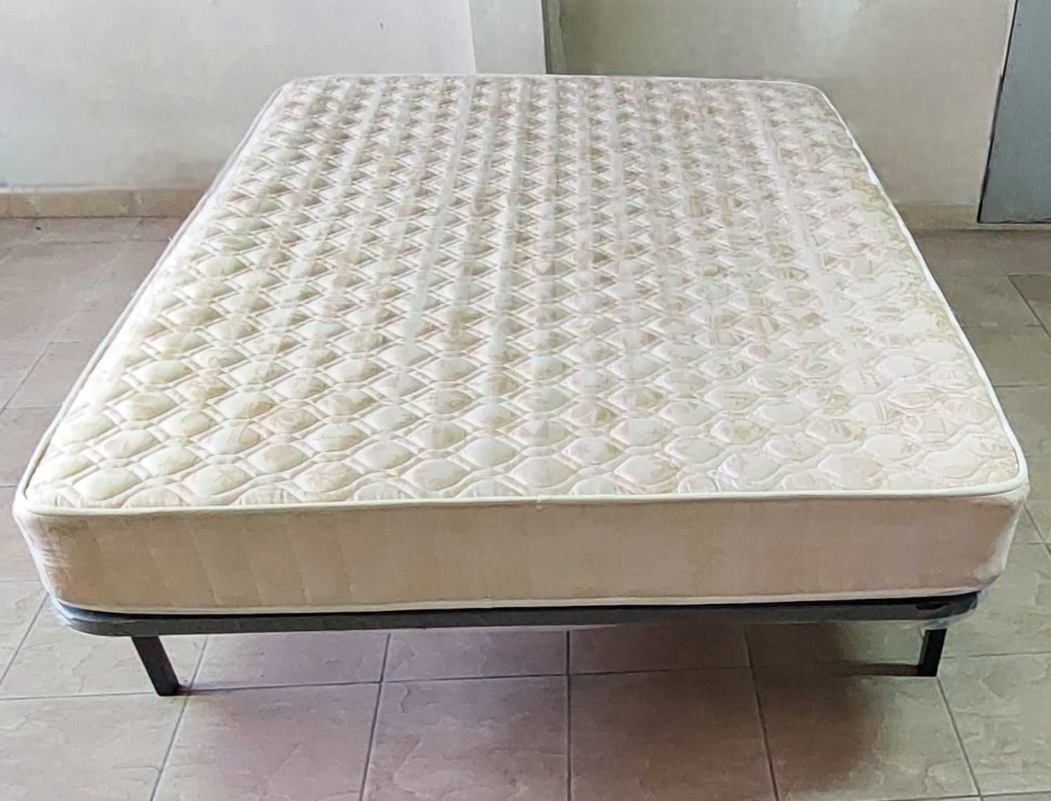 Cama de Casal com Colchão