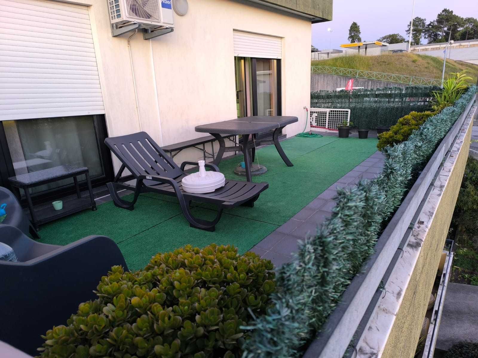 Apartamento T1, com Terraço, para arrendamento imediato - Arrifana