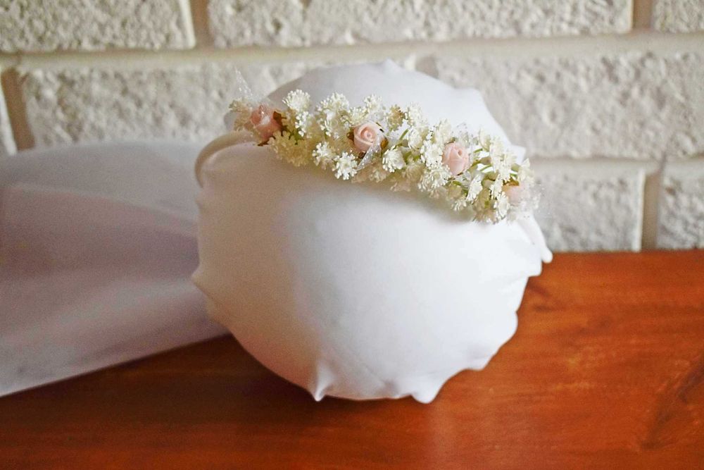 Opaska komunijna kwiatowa na głowę urodziny przedszkole z gipsówki