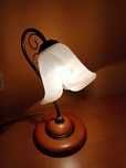 Stylowa lampka stołowa