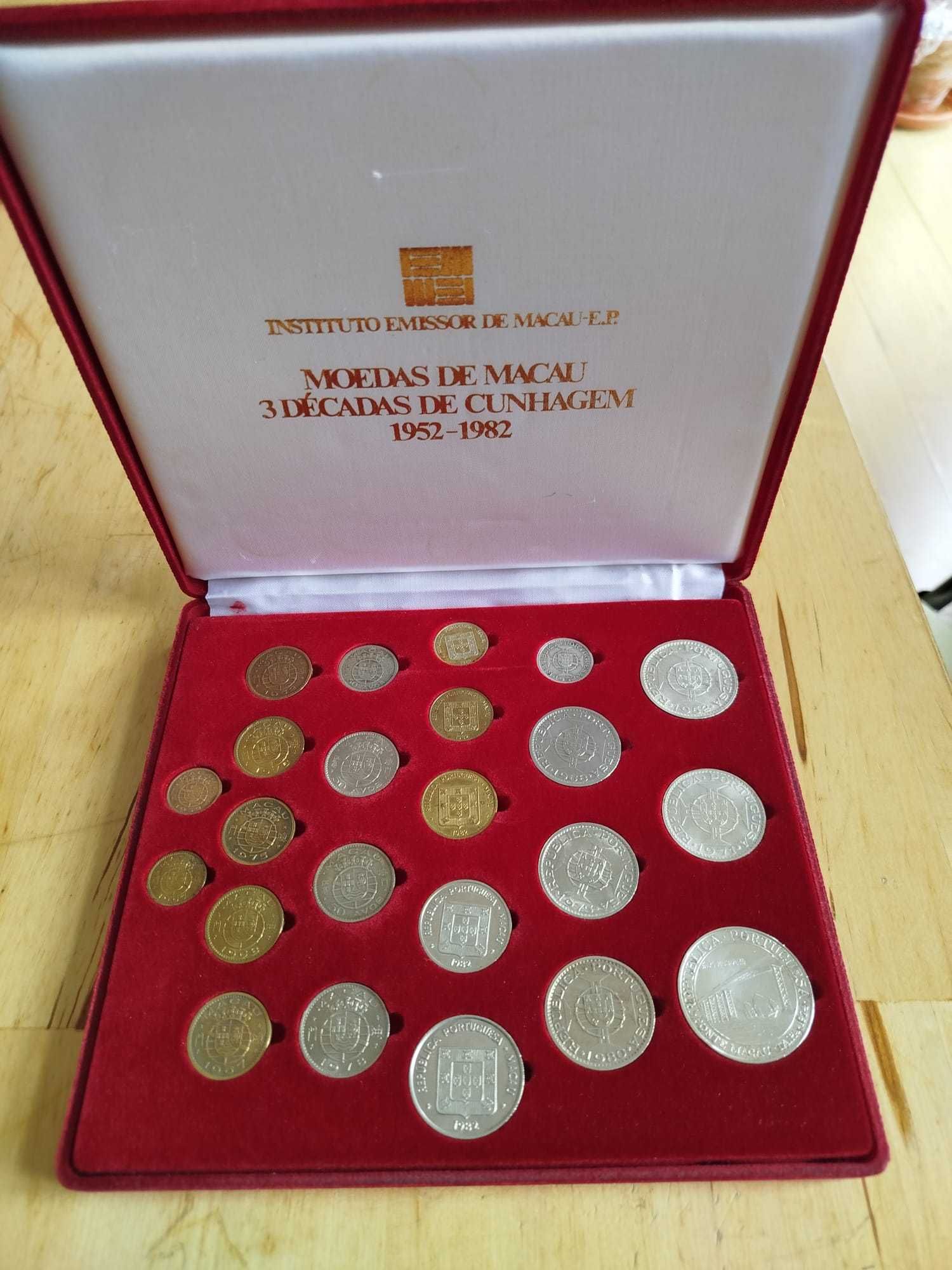 Macau - Moedas de 1952 a 1982, desde 20 Patacas até 5 Avos, com estojo