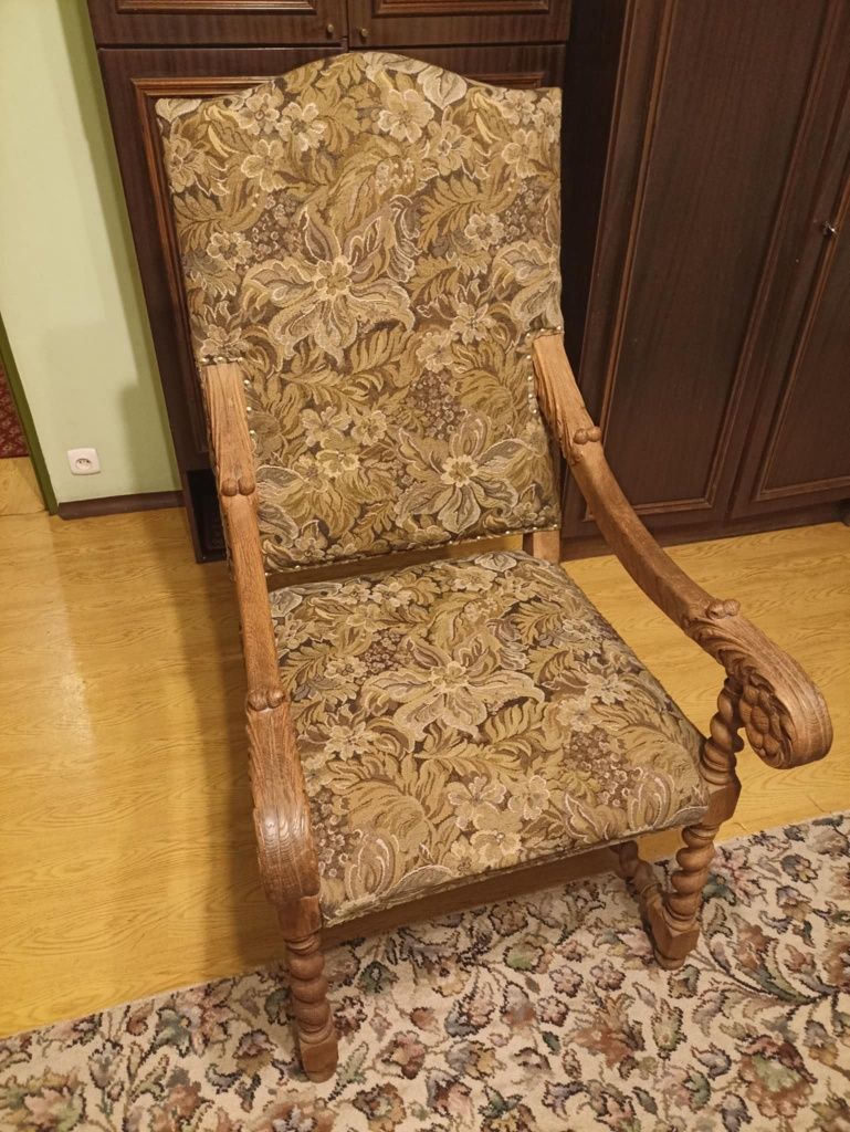 Fotel drewniany na sprężynach