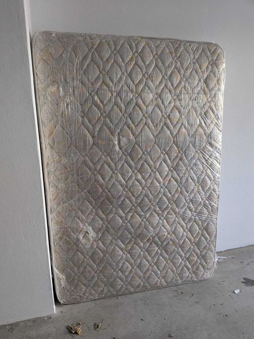 Colchão casal 140×180 cm – em bom estado