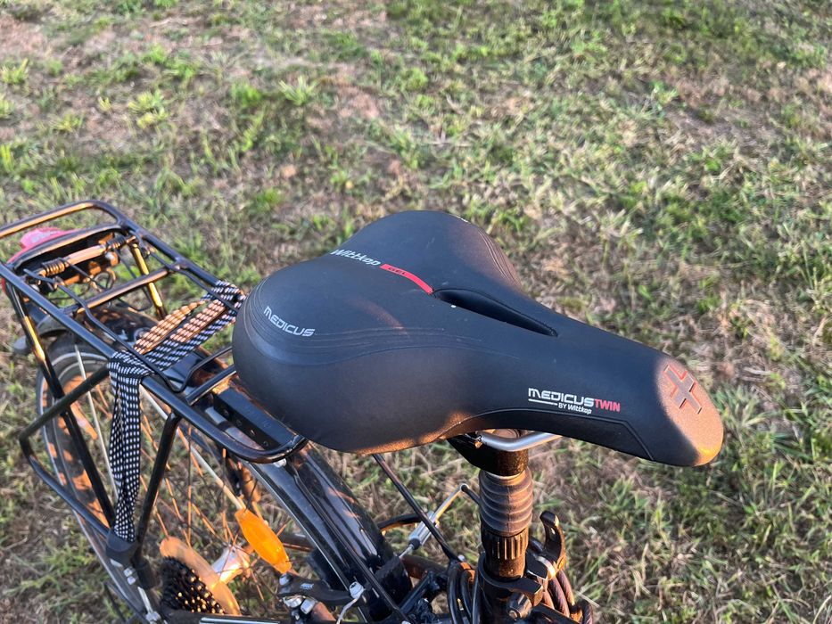 Rower trekkingowy - miejski 28", stan bdb, amortyzatory, oświetlenie