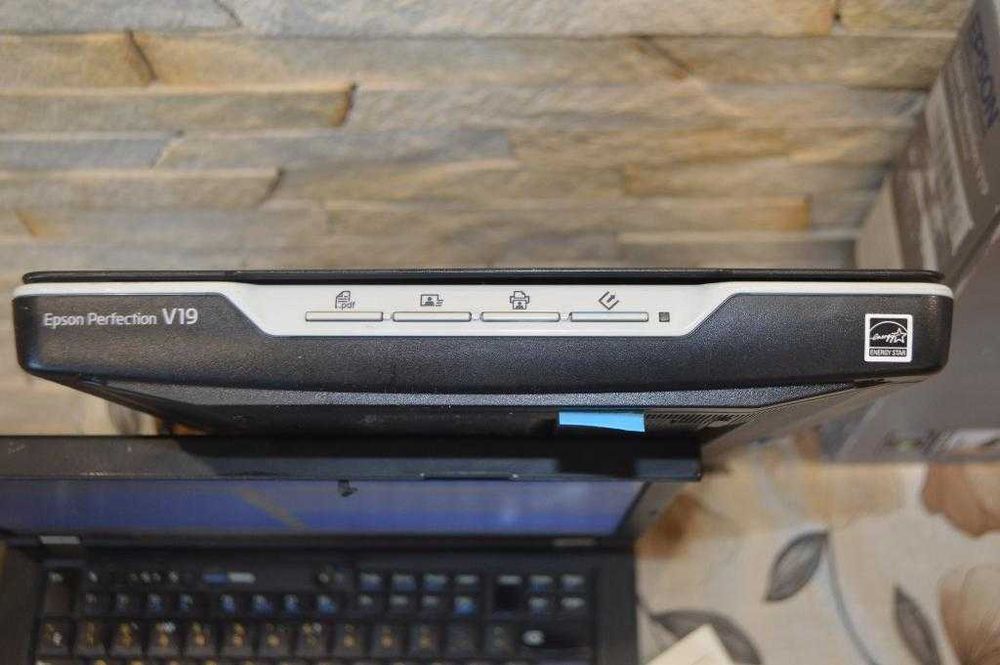 Планшетний сканер Epson Perfection V19