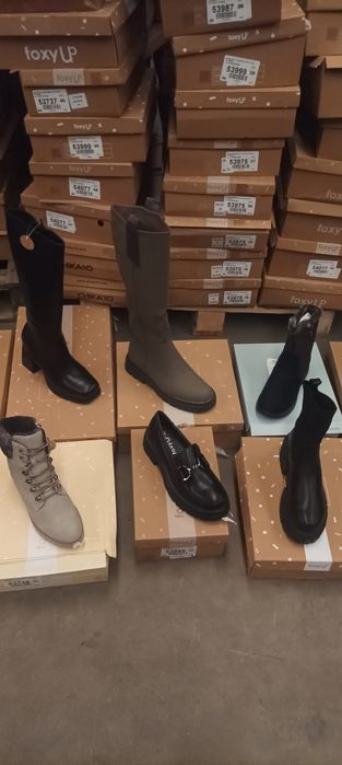 Lote de botas tudo de loja