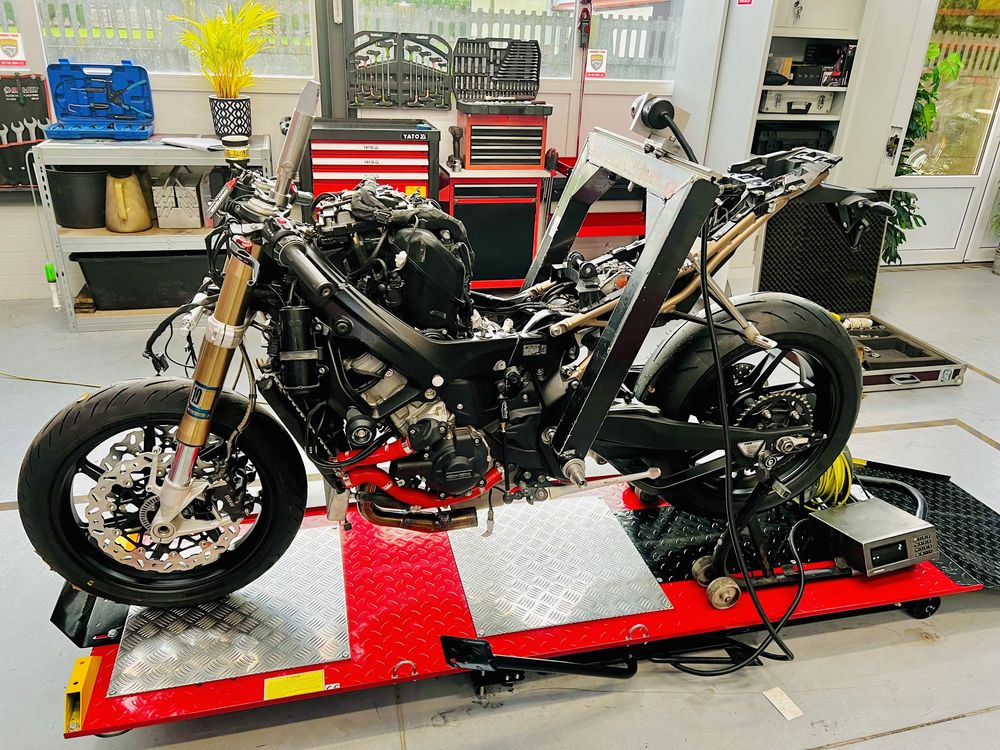 Laserowy pomiar geometrii ramy motocykla / sprawdzenie geomteria ramy