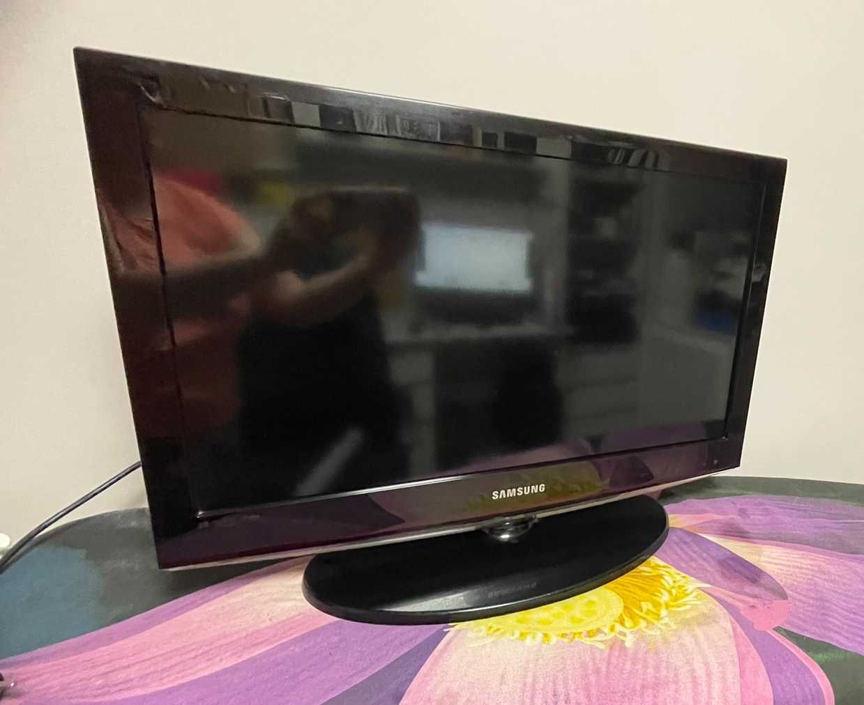 Телевизор Samsung LE26C450E1W 26 дюймов черный + пульт
