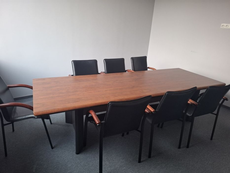 Stół biurowy i 7 krzeseł