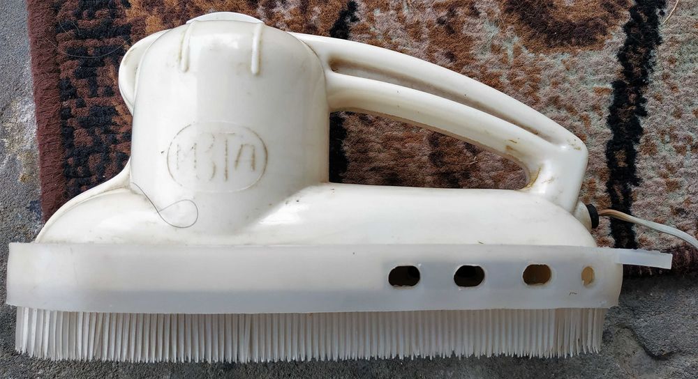 Електрощітка - пилосос для чищення верхнього одягу