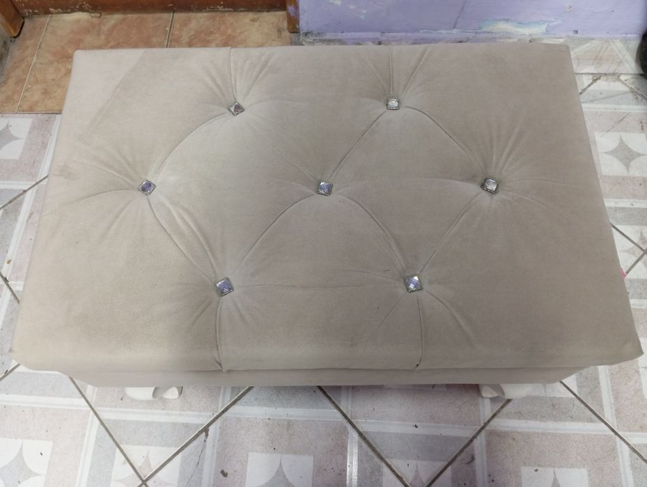 Otwierana pufa do siedzenia