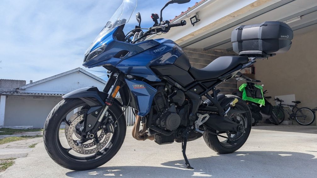Moto Triumph 660 Sport