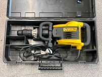 Młot wyburzeniowy SDS Max 17,9J 1500W DeWalt D25899K