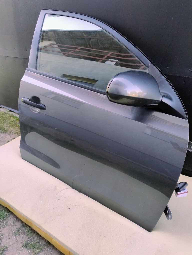 Hyundai i30 drzwi prawy przód