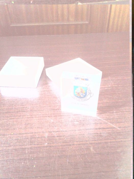 Bloco em acrílico com o brasão heráldico da Vila de Prado; NOVO!