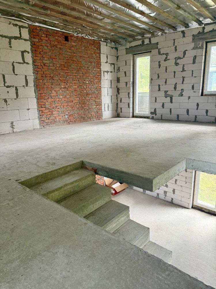 Дуплекс в лісовій локації поруч з озером