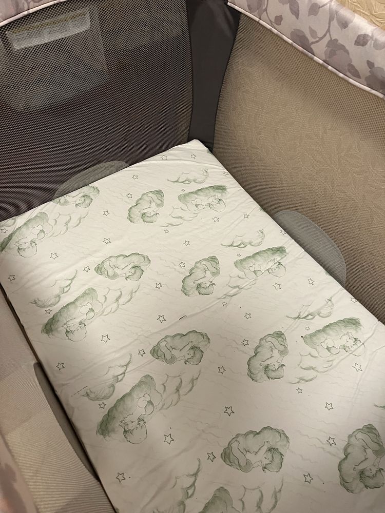 Продам дитяче ліжечко ( манеж) Graco