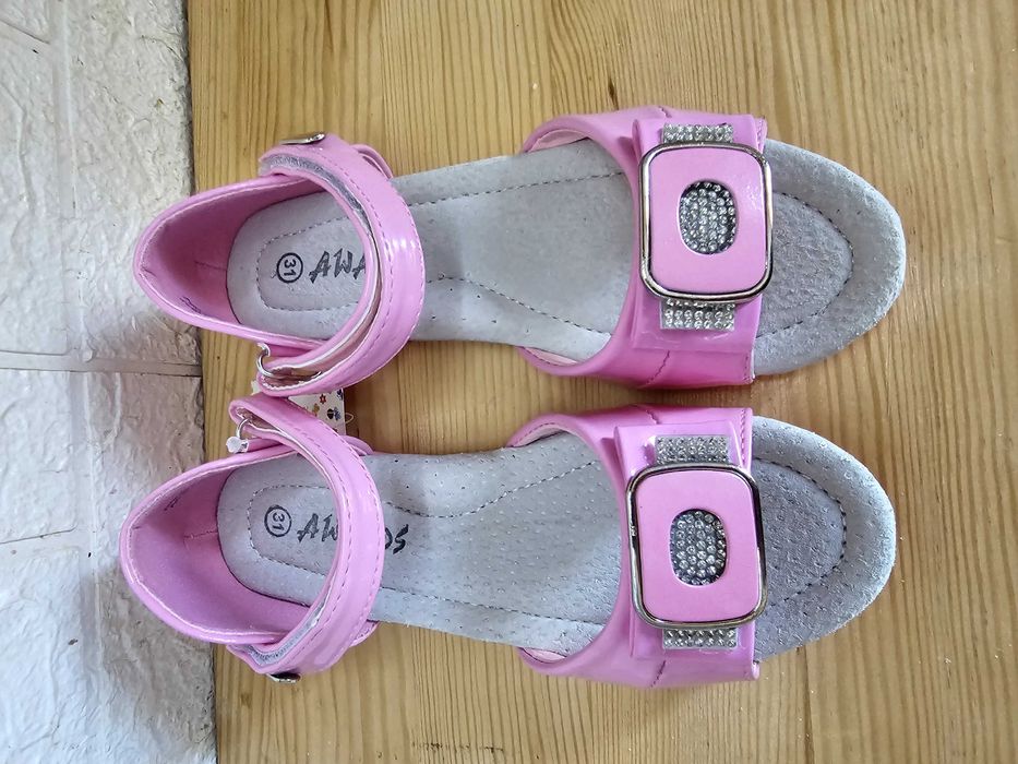 Sandały usztywniany zapiętek skórzana profilowana wkładka r33